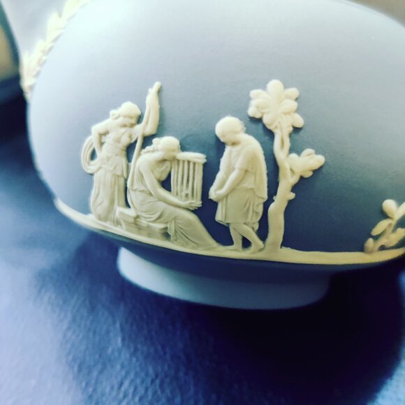 Wedgewood Cream and Sugar Bowl with Lid. Vintage great condition. - Picture 3 of 12